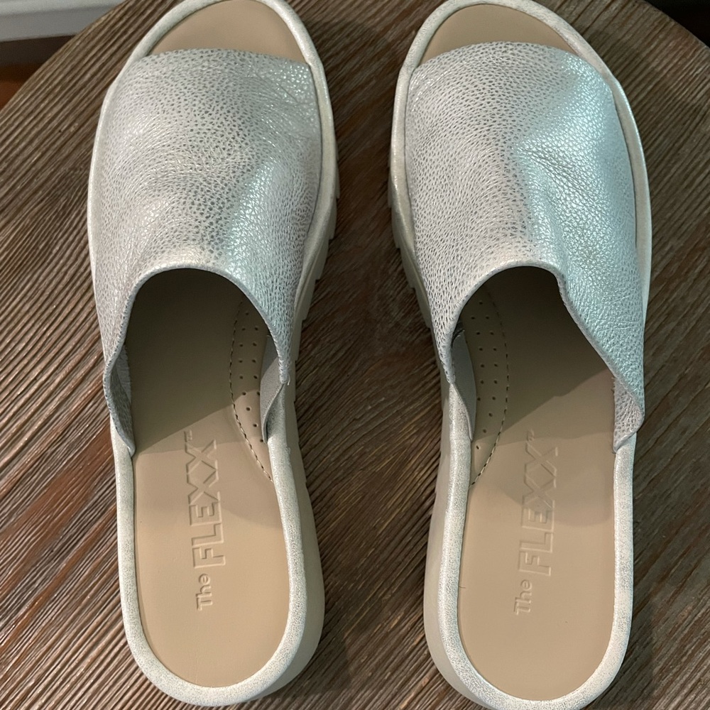 The Flexx Leather Silver metallic slides